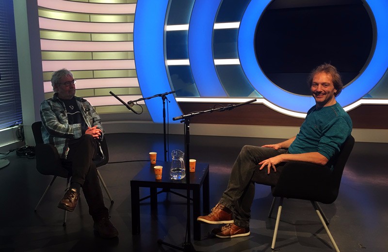 Joris Vincken en Rinus van Warven in de studio van Omroep Gelderland